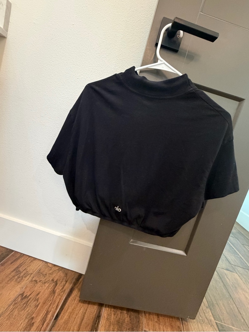 ALO Yoga Black Cropped Mock-Neck Short Sleeve Top